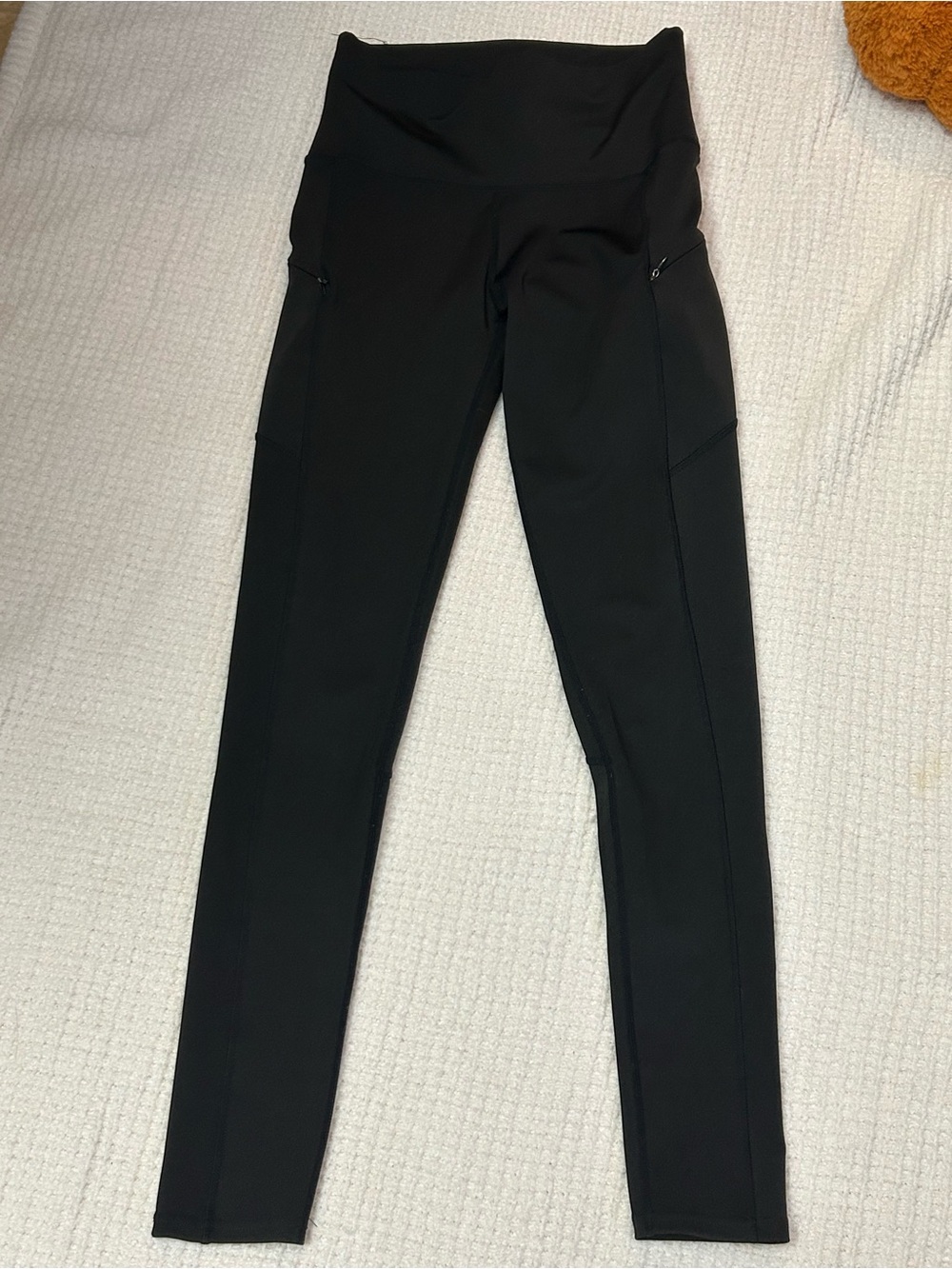 High-Waist Black Active Leggings with Side Pockets